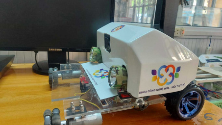 Cao đẳng Công nghiệp Huế chế tạo Robot phục vụ giảng dạy