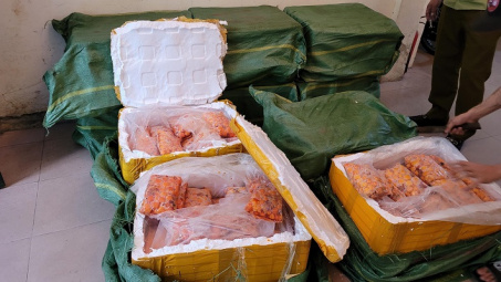 Hà Nội: Phát hiện số lượng lớn tràng trứng gà non đã bốc mùi không rõ nguồn gốc