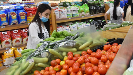 Tiếp tục điều hành giá thận trọng, linh hoạt, hỗ trợ thực hiện "mục tiêu kép"