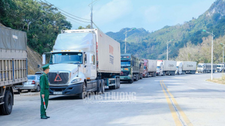 Phòng dịch đi đôi với đảm bảo thương mại thông suốt tại các cửa khẩu