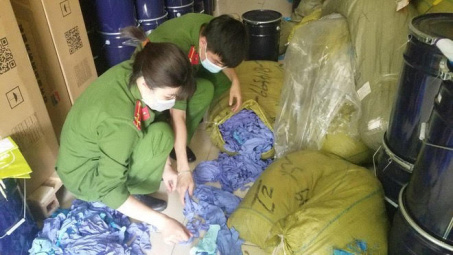 Hà Nội: Kho chứa gần 3 tấn găng tay y tế không rõ nguồn gốc vừa bị phát hiện