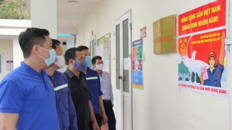 Thợ mỏ hướng về “Ngày hội non sông”