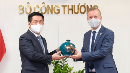 Việt Nam - Anh nỗ lực thúc đẩy phát triển năng lượng gắn với tăng trưởng xanh