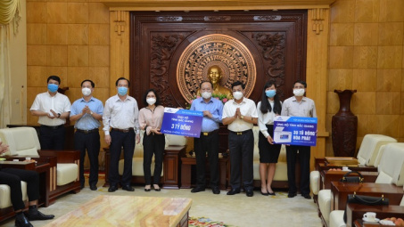 Tập đoàn Hòa Phát ủng hộ 3 tỷ đồng và 30 tủ đông hỗ trợ Bắc Giang phòng chống dịch Covid-19