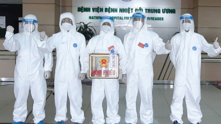 Bầu cử trong tâm dịch COVID-19: Ngập tràn tự hào, nghiêm túc tuân thủ quy định phòng dịch