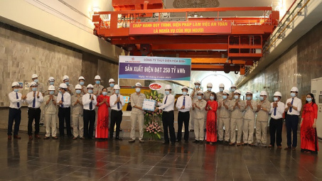 Thủy điện Hòa Bình đạt mốc sản xuất 250 tỷ kWh điện