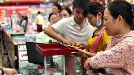 Giá vàng trong nước tăng mạnh vượt ngưỡng 57 triệu đồng/lượng