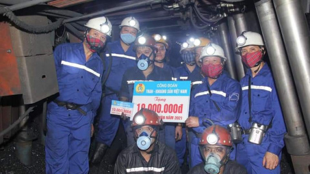 Công đoàn TKV: Thăm, tặng quà 131 tổ, đội, phân xưởng, công trường nhân Tháng Công nhân năm 2021