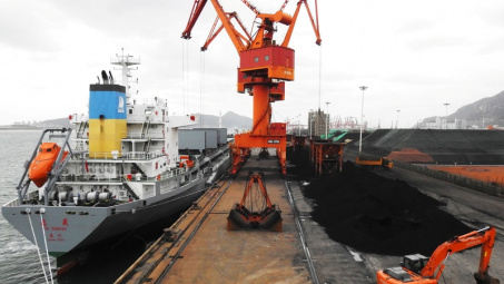 Bloomberg: Trung Quốc cân nhắc áp giá trần đối với mặt hàng than