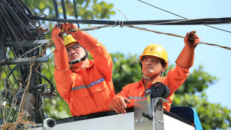 EVNHCMC tăng cường công tác ứng phó với mưa giông, lốc xoáy