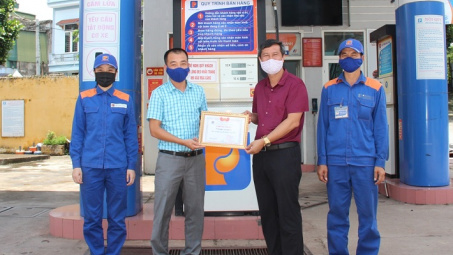 Xí nghiệp Xăng dầu Quảng Ninh: Vinh danh 2 cửa hàng tăng trưởng bán lẻ xuất sắc Quý I/2021