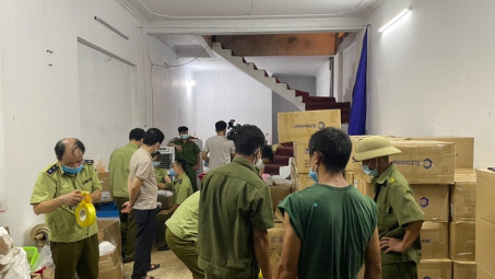 Hà Nội: Triệt phá kho mỹ phẩm có dấu hiệu bị làm giả