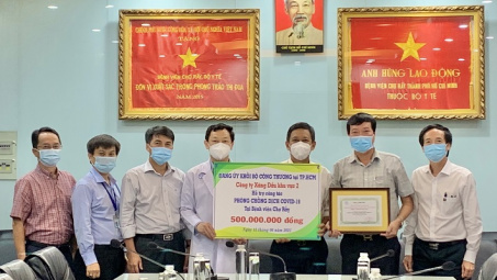 Petrolimex Sài Gòn trao tặng 500 triệu đồng hỗ trợ công tác phòng, chống dịch COVID-19 tại Bệnh viện Chợ Rẫy