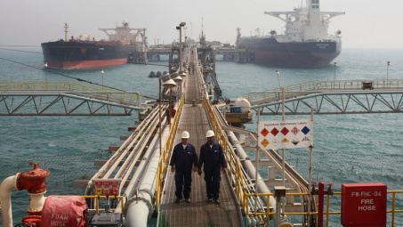 OPEC+ có thể tiếp tục nâng sản lượng khai thác, giá dầu thô trượt khỏi mốc 75 USD/thùng