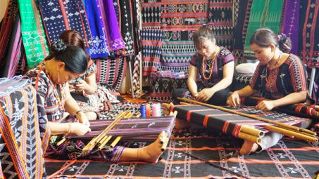 Chính sách phát triển nhân lực dân tộc thiểu số vùng Trung Trung bộ