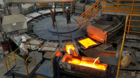 Đón mẻ đồng đầu tiên từ Nhà máy luyện đồng Bản Qua