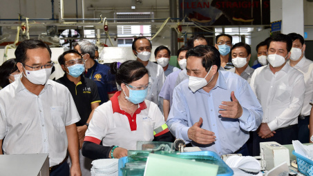 [Tin ảnh] Thủ tướng Chính phủ kiểm tra công tác phòng, chống dịch tại Long An