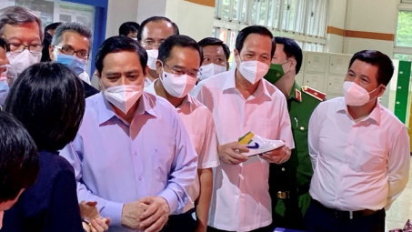 Thủ tướng Phạm Minh Chính động viên lực lượng y tế, doanh nghiệp trong công tác phòng chống dịch ở Long An