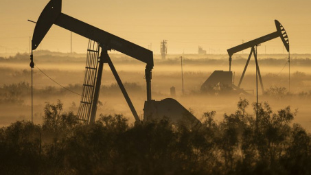 Giá dầu thô neo cao, OPEC+ tiếp tục bế tắc trong việc nâng sản lượng khai thác