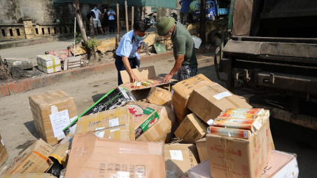 QLTT Hà Nội tiêu hủy hàng hóa, trong đó có lô Đông trùng hạ thảo không nguồn gốc