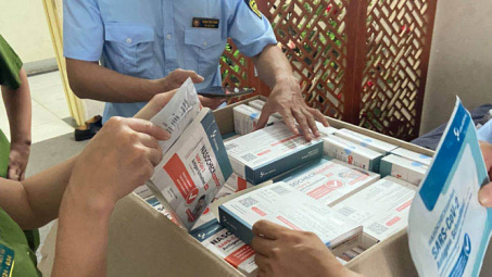 Thu giữ hơn 3.000 que test nhanh Covid-19 bán trôi nổi, không nguồn gốc