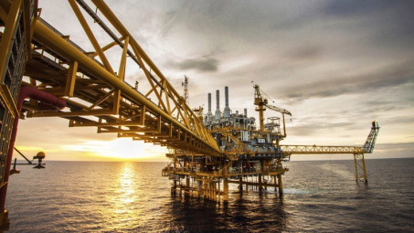 OPEC+ đạt thoả thuận nâng sản lượng, giá dầu thô tiếp tục lao dốc mạnh