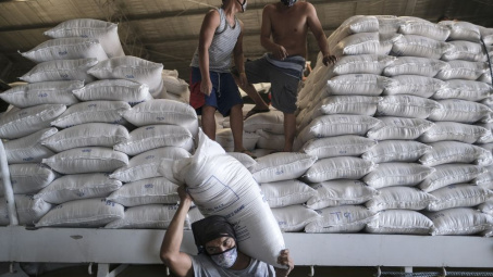 Thị trường vắng bóng người mua, giá gạo Châu Á sụt giảm mạnh