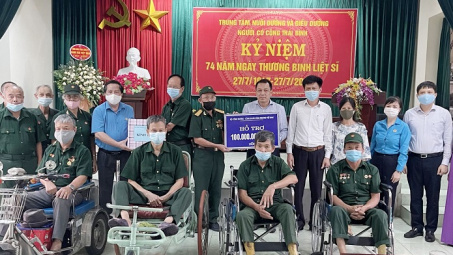 [Truyền thống Công Thương] Bộ Công Thương tri ân các thương, bệnh binh tại Thái Bình