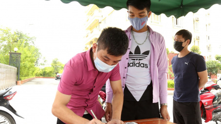 Than Nam Mẫu kiểm tra phòng dịch và điều kiện ăn ở của người lao động tại chung cư