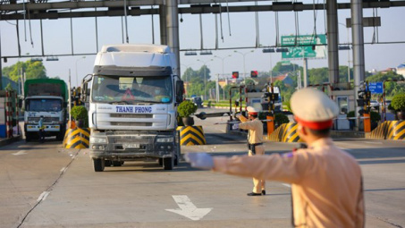 Chính phủ yêu cầu không kiểm tra xe có QR từ 0h hôm nay