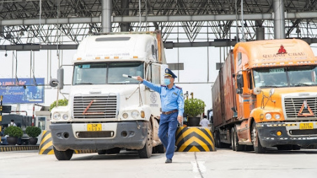 Đề nghị tiêm vaccine cho tài xế, phụ xe vận tải liên tỉnh và lao động ngành logistics