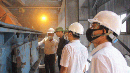 Lãnh đạo Tập đoàn TKV kiểm tra tình hình hoạt động sản xuất của Nhà máy Tuyển than Khe Chàm