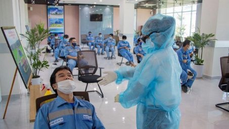 Công ty Nhiệt điện Vĩnh Tân triển khai Test nhanh tầm soát Covid-19