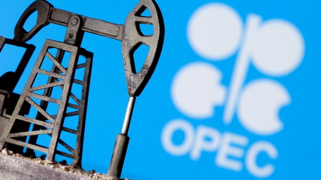 Giá dầu thô tăng vọt, liên minh OPEC+ không nâng thêm sản lượng khai thác
