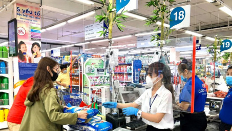 Hàng hóa liên tục đổ về TP. Hồ Chí Minh