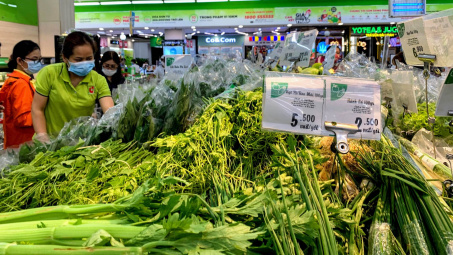 Hàng hoá đầy ắp ở siêu thị, người dân Tp. Hồ Chí Minh yên tâm mua sắm