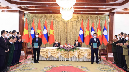 EVN ký kết 3 biên bản ghi nhớ hợp tác nghiên cứu mua bán điện với các chủ đầu tư thủy điện tại Lào