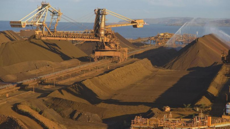 Trung Quốc kiểm soát nghiêm ngặt khí thải từ sản xuất thép, giá quặng sắt giảm trở lại