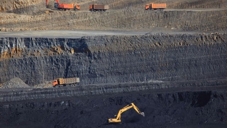 Indonesia công bố 34 doanh nghiệp khai thác, kinh doanh than tạm thời bị cấm xuất khẩu