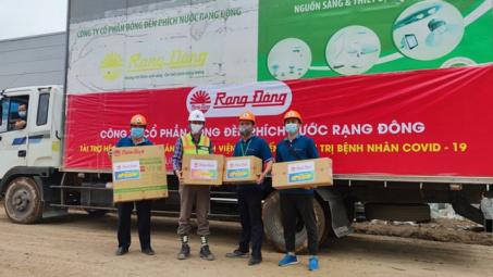 Rạng Đông bàn giao thiết bị chiếu sáng đến Bệnh viện Dã chiến Hoàng Mai