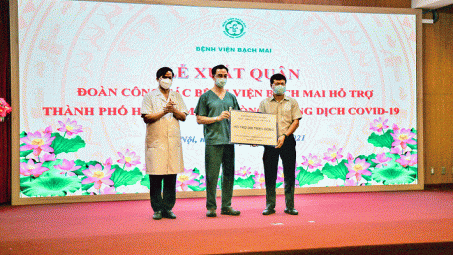 TKV ủng hộ Bệnh viện Bạch Mai 300 triệu đồng trong công tác phòng chống dịch Covid-19