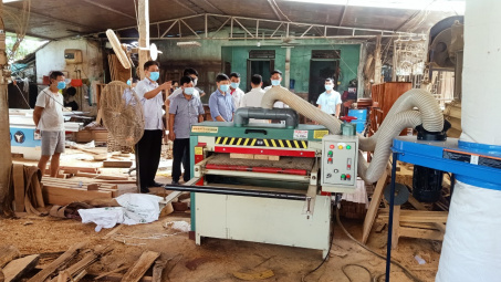 Vĩnh Phúc: Nghiệm thu đề án “Hỗ trợ kinh phí đầu tư máy móc thiết bị trong sản xuất Mộc”