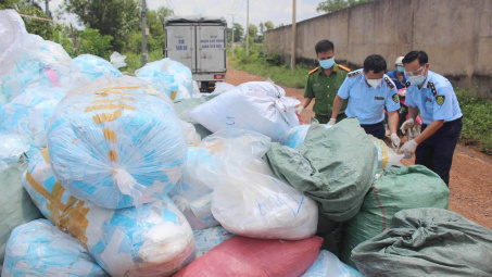 Phát hiện trên 1 tấn khẩu trang lỗi đang được tái chế đưa vào sử dụng