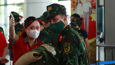 Hỗ trợ các địa phương chống dịch, Vietjet đưa nhiều y bác sĩ vào Nam