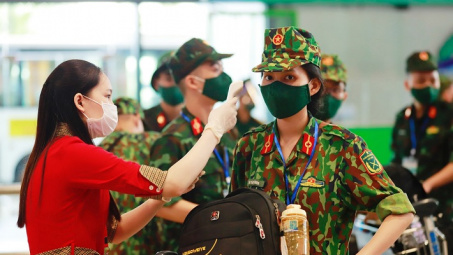 Thêm hàng ngàn quân nhân vào thành phố Hồ Chí Minh hỗ trợ chống dịch