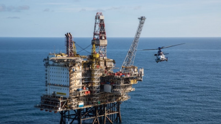 Giá dầu thô củng cố trên mốc 71 USD/thùng, rủi ro đứt gãy nguồn cung từ Vịnh Mexico