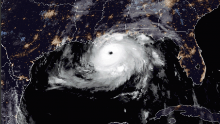 Giá dầu thô nhích tăng nhẹ, thị trường tập trung theo dõi tác động của siêu bão Ida