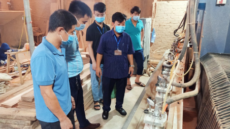 Trung tâm Phát triển Công Thương Vĩnh Phúc:Nghiệm thu đề án “Hỗ trợ kinh phí đầu tư máy móc trong sản xuất Mộc” tại cơ sở sản xuất Nguyễn Văn Tiến