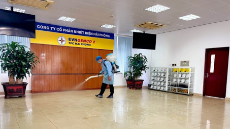 Nhiệt điện Hải Phòng phun thuốc khử khuẩn định kỳ phòng chống dịch bệnh