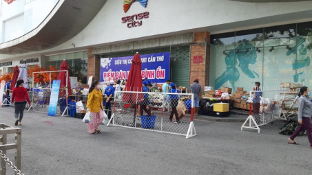 Mô hình "mang chợ ra không gian thoáng", "siêu thị bán hàng theo combo"